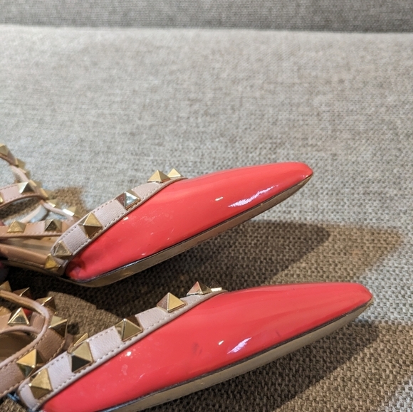 Valentino Garavani Rockstud Accents Patent Leather Slingback Pumps - Picture 10 of 16